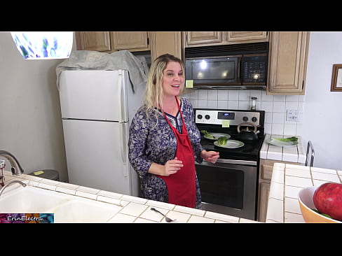 ❤️ A madrasta o ordenha na cozinha antes de sua data ❤ Porno fodido em porno pt-br.gaypornforyou.ru ﹏